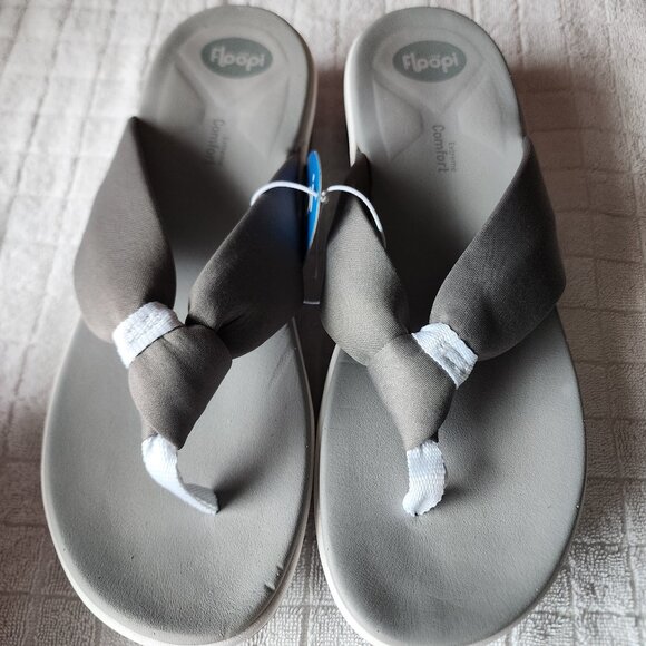 Elevate your summer footwear with these Floopi womens flip flops in white and gr - Picture 1 of 6